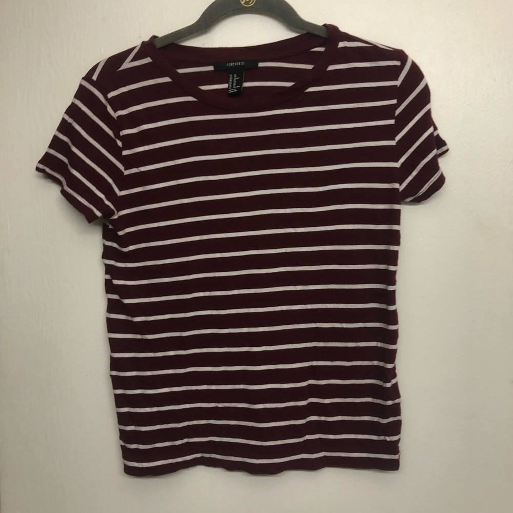 FOREVER 21 T-SHIRT